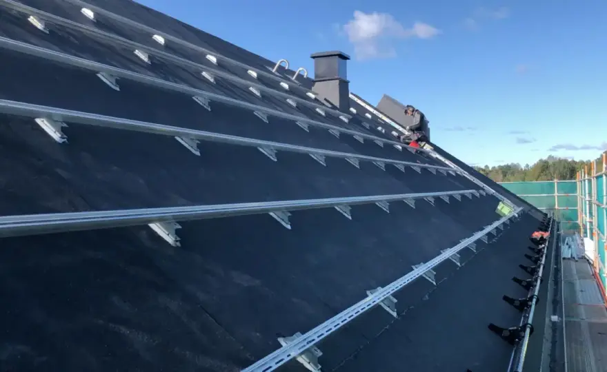 Solceller på papptak - Allt du behöver veta innan du monterar