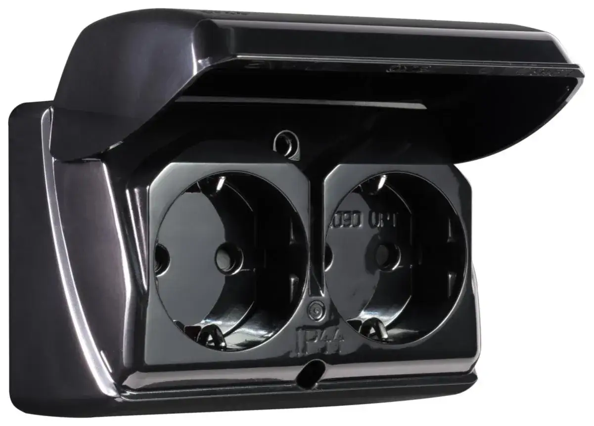 Dubbel eluttag med skyddande lock, perfekt f&ouml;r ip44 utomhusbruk.